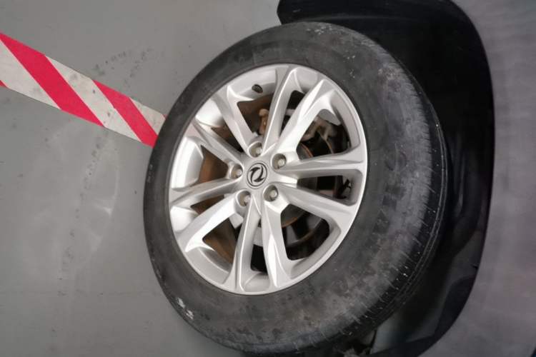 Used Dongfeng Fengon S560 2018 1.8L CVT Elite Model 7 Seats Right Rear Wheel Hub