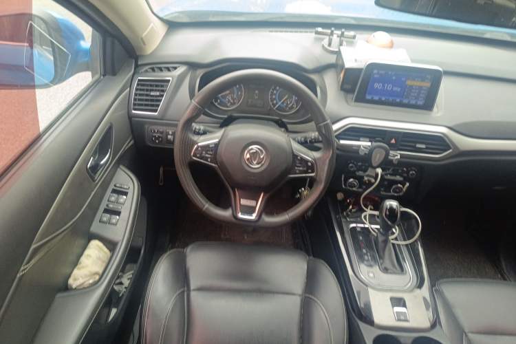 Used Dongfeng Fengon S560 2018 1.8L CVT Elite Model 7 Seats Steering Wheel