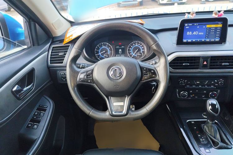 Used Dongfeng Fengon S560 2018 1.8L CVT Elite Model 7 Seats Steering Wheel