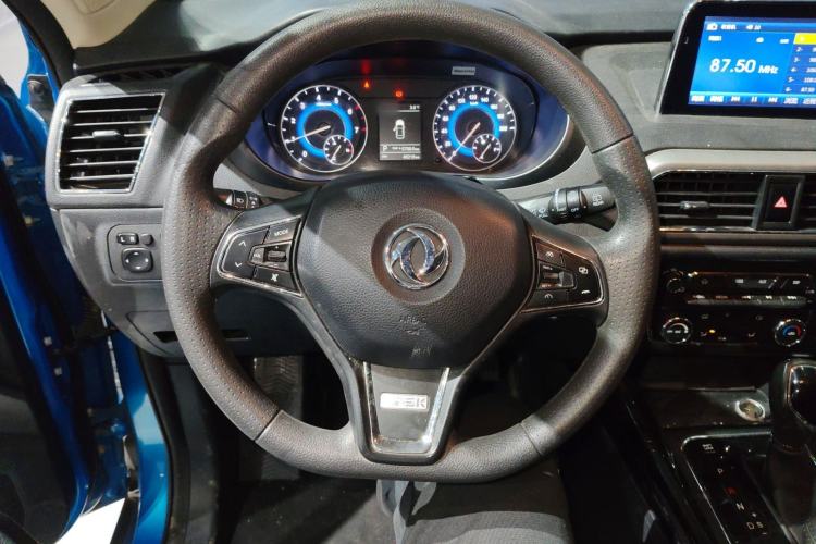 Used Dongfeng Fengon S560 2018 1.8L CVT Elite Model 7 Seats Steering Wheel