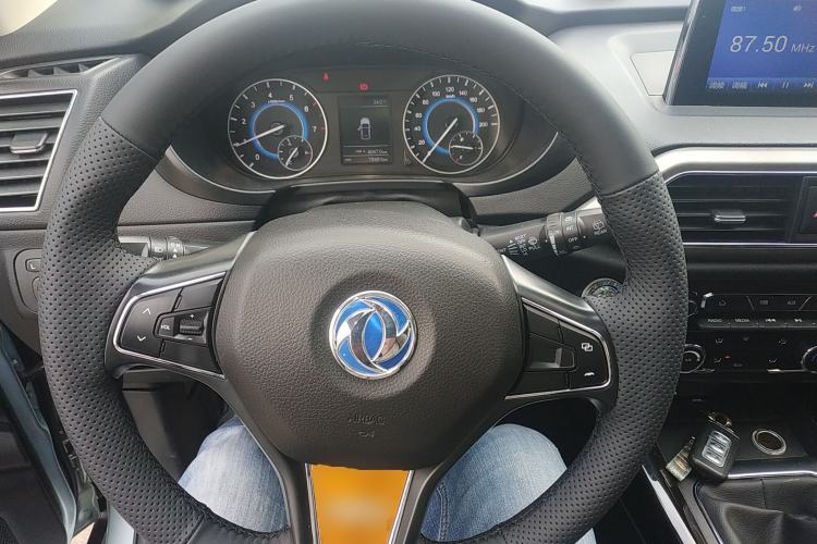 Used Dongfeng Fengon S560 2018 1.8L Manual Luxury 7-Seater Steering Wheel