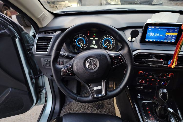 Used Dongfeng Fengon S560 2018 1.8L CVT Urban Model 5 Seats Steering Wheel