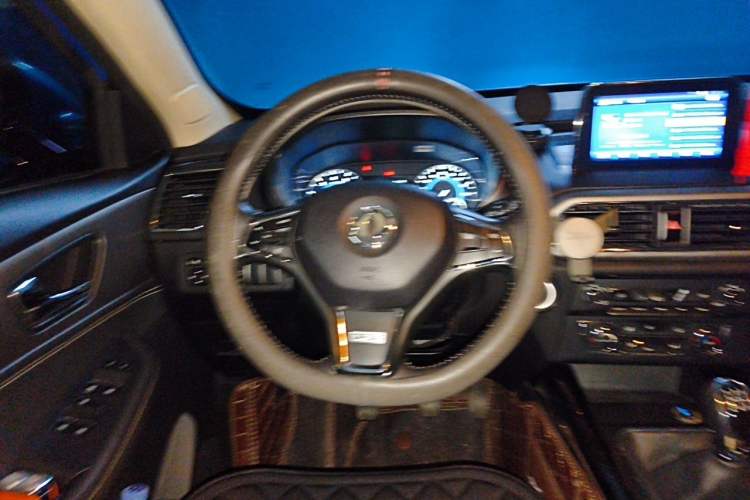 Used Dongfeng Fengon S560 2018 1.8L Manual Luxury 7-Seater Steering Wheel