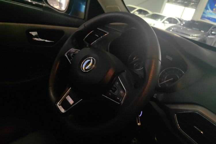 Used Dongfeng Fengon S560 2018 1.8L CVT Elite Model 7 Seats Steering Wheel