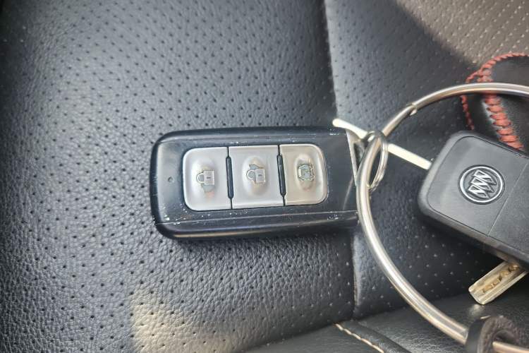Used Dongfeng Fengon S560 2018 1.8L CVT Urban Model 5 Seats Vehicle Key