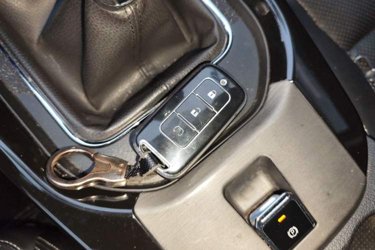 Used Dongfeng Fengon S560 2018 1.8L Manual Luxury 7-Seater Vehicle Key