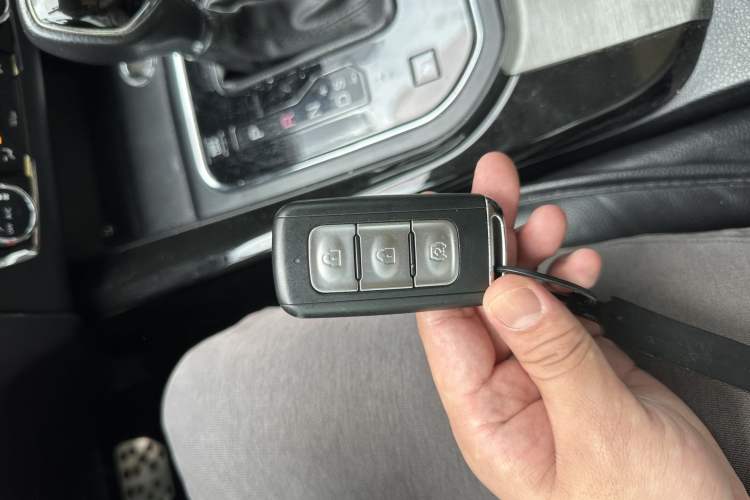 Used Dongfeng Fengon S560 2018 1.8L CVT Smart Connect 7-Seater Interior 1