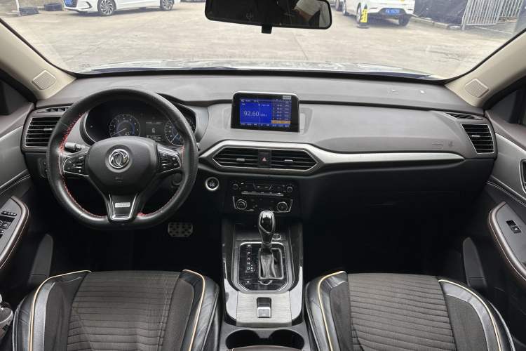Used Dongfeng Fengon S560 2018 1.8L CVT Smart Connect 7-Seater Interior 2
