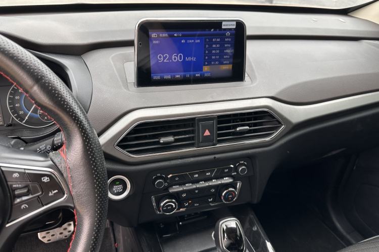 Used Dongfeng Fengon S560 2018 1.8L CVT Smart Connect 7-Seater Interior 3