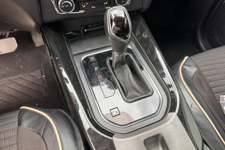 Used Dongfeng Fengon S560 2018 1.8L CVT Smart Connect 7-Seater Interior 4