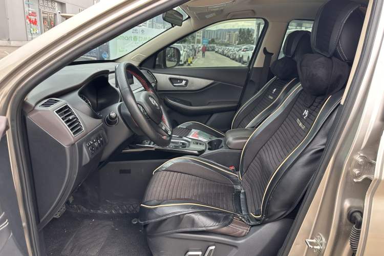 Used Dongfeng Fengon S560 2018 1.8L CVT Smart Connect 7-Seater Interior 5