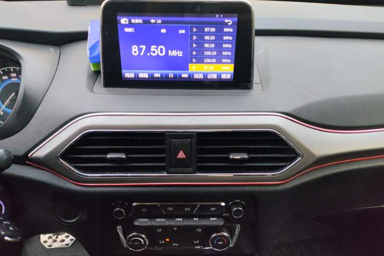 Used Dongfeng Fengon S560 2018 1.8L CVT Elite Model 7 Seats Audio And AC Panel