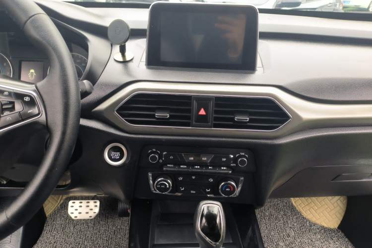 Used Dongfeng Fengon S560 2018 1.8L CVT Prestige Model Audio And AC Panel