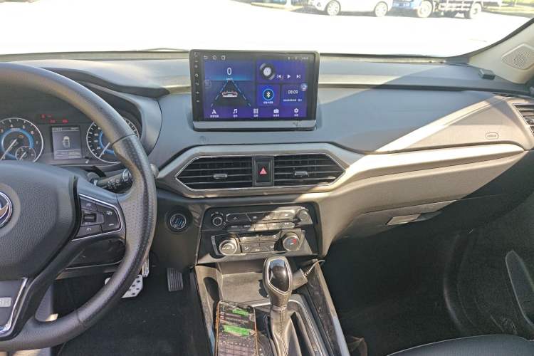 Used Dongfeng Fengon S560 2018 1.8L CVT Elite Model 5 Seats Audio And AC Panel