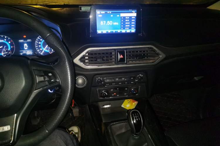 Used Dongfeng Fengon S560 2018 1.8L Manual Comfort 7-Seater Audio And AC Panel