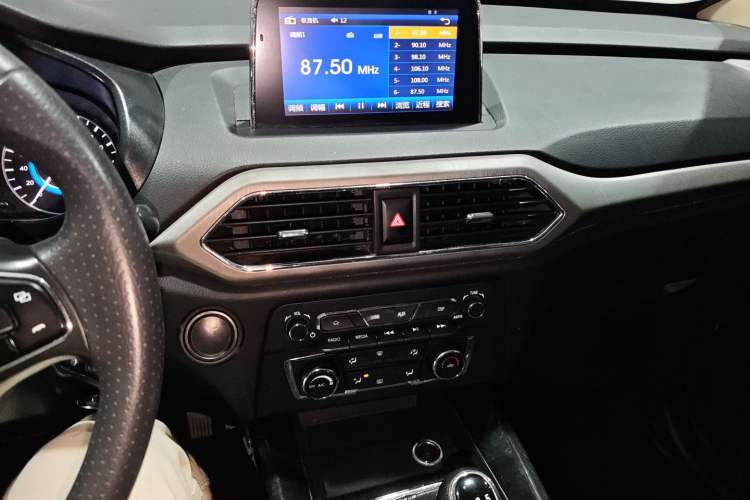 Used Dongfeng Fengon S560 2018 1.8L Manual Comfort 5-Seater China V Standard Audio And AC Panel