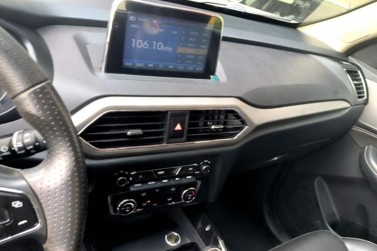 Used Dongfeng Fengon S560 2018 1.8L Manual Urban Model 7 Seats Audio And AC Panel