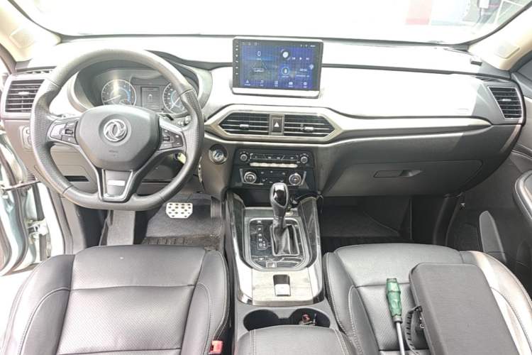 Used Dongfeng Fengon S560 2018 1.8L CVT Elite Model 5 Seats Center Console
