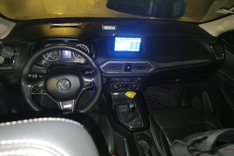 Used Dongfeng Fengon S560 2018 1.8L Manual Comfort 7-Seater Center Console