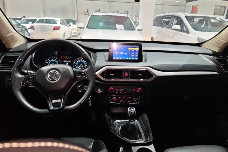 Used Dongfeng Fengon S560 2018 1.8L Manual Comfort 5-Seater China V Standard Center Console