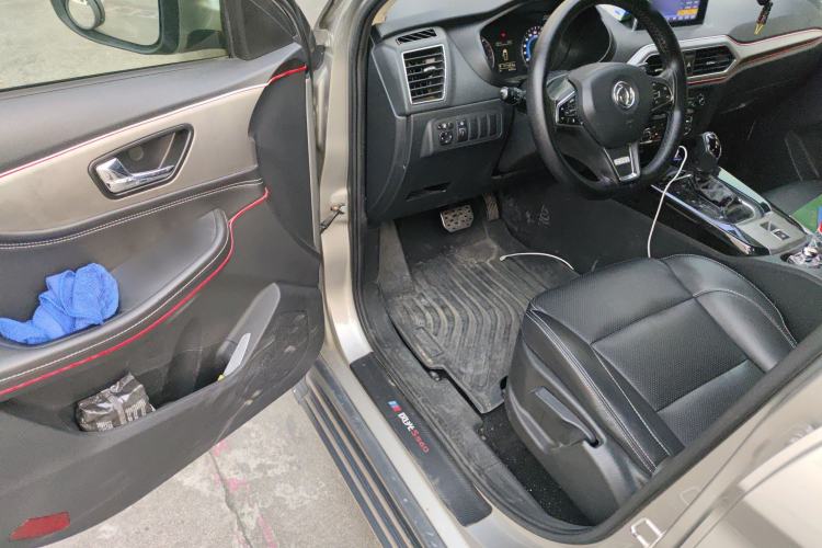 Used Dongfeng Fengon S560 2018 1.8L CVT Elite Model 7 Seats Driver Seat
