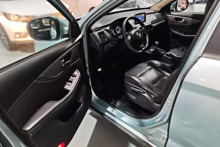 Used Dongfeng Fengon S560 2018 1.8L Manual Comfort 5-Seater China V Standard Driver Seat