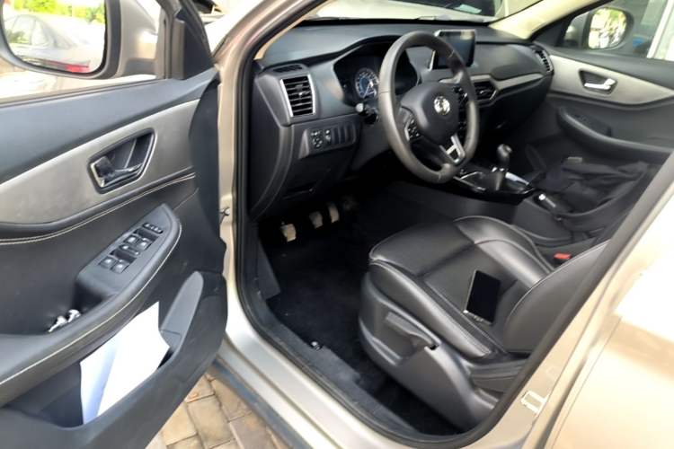 Used Dongfeng Fengon S560 2018 1.8L Manual Urban Model 7 Seats Driver Seat