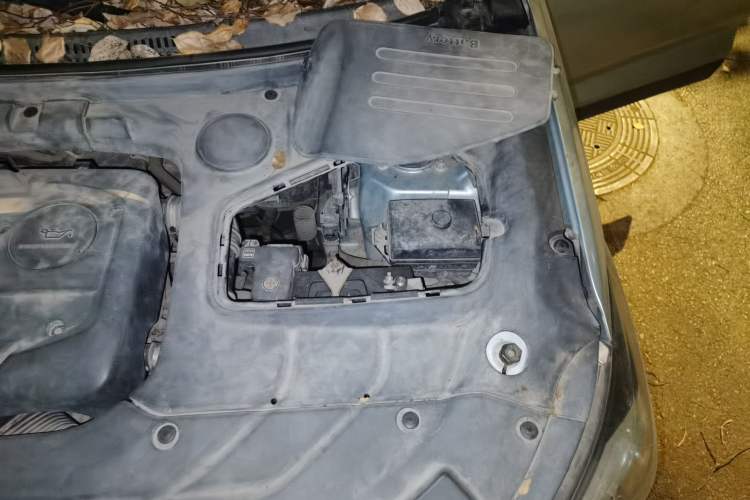 Used Dongfeng Fengon S560 2018 1.8L Manual Comfort 7-Seater Engine Bay Left