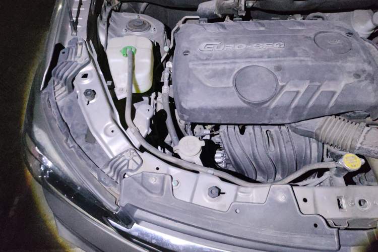 Used Dongfeng Fengon S560 2018 1.8L CVT Elite Model 7 Seats Engine Bay Right