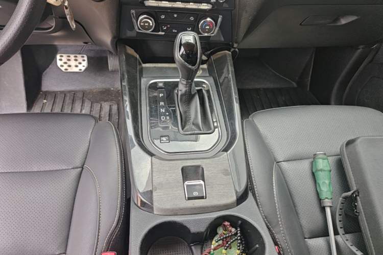 Used Dongfeng Fengon S560 2018 1.8L CVT Elite Model 5 Seats Gear Lever