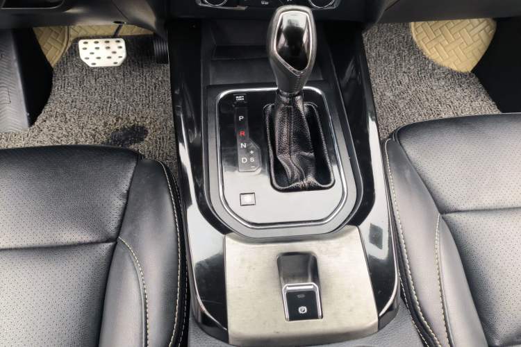 Used Dongfeng Fengon S560 2018 1.8L CVT Prestige Model Gear Lever