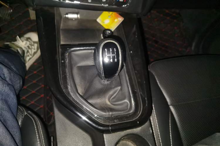 Used Dongfeng Fengon S560 2018 1.8L Manual Comfort 7-Seater Gear Lever