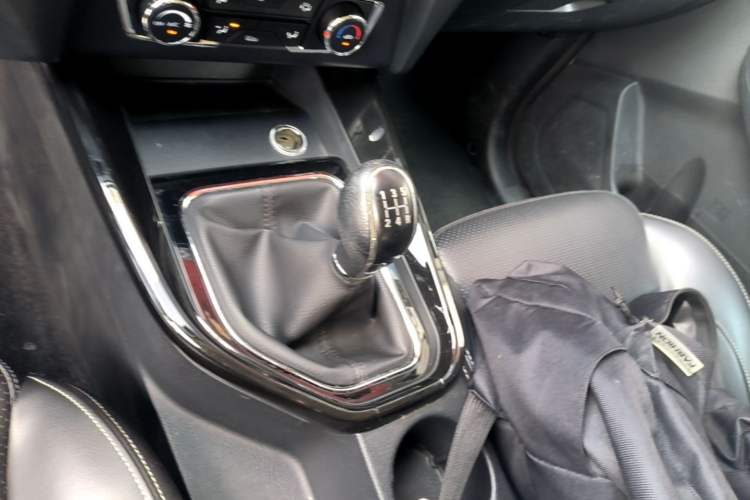 Used Dongfeng Fengon S560 2018 1.8L Manual Urban Model 7 Seats Gear Lever