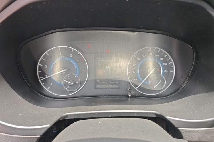 Used Dongfeng Fengon S560 2018 1.8L CVT Elite Model 5 Seats Instrument Cluster