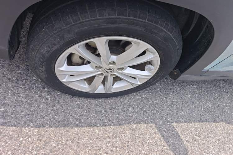 Used Dongfeng Fengon S560 2018 1.8L CVT Elite Model 5 Seats Left Front Wheel Hub