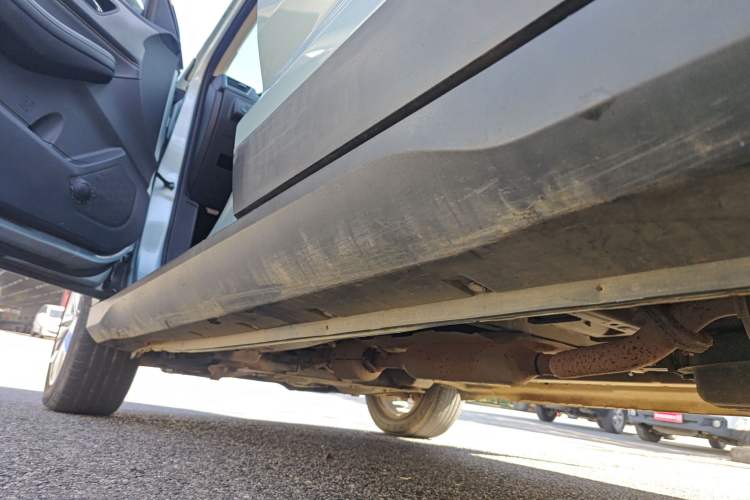Used Dongfeng Fengon S560 2018 1.8L CVT Elite Model 5 Seats Left Side Sill