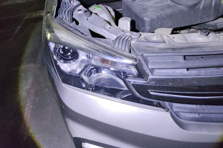 Used Dongfeng Fengon S560 2018 1.8L CVT Elite Model 7 Seats Right Front Headlight