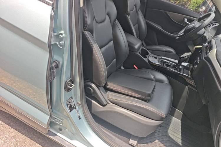 Used Dongfeng Fengon S560 2018 1.8L CVT Elite Model 5 Seats Right Front Seat