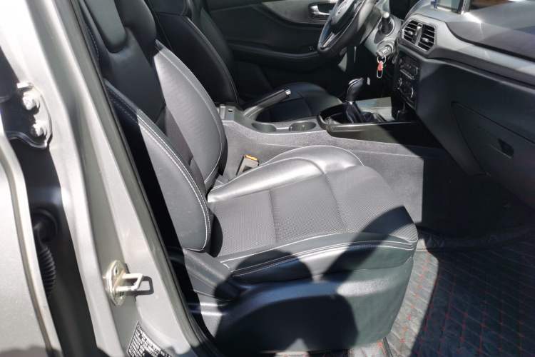 Used Dongfeng Fengon S560 2018 1.8L Manual Urban Model 7 Seats Right Front Seat