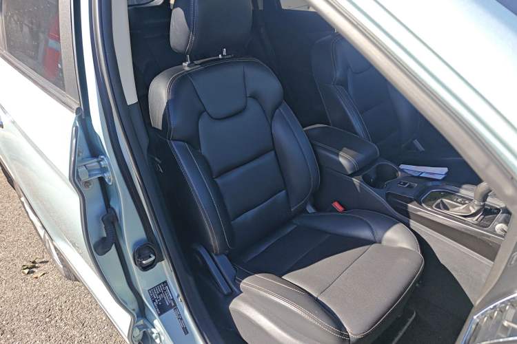 Used Dongfeng Fengon S560 2018 1.8L CVT Elite Model 5 Seats Right Front Seat