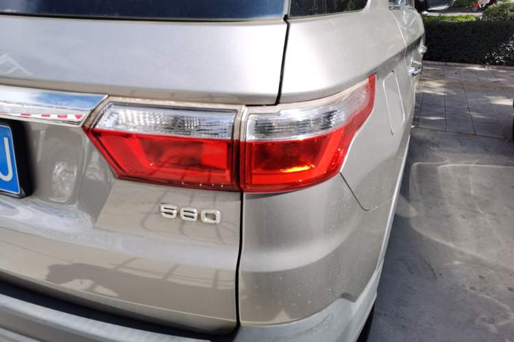 Used Dongfeng Fengon S560 2018 1.8L Manual Urban Model 7 Seats Right Rear Taillight