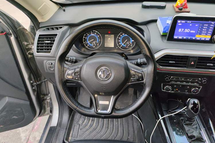 Used Dongfeng Fengon S560 2018 1.8L CVT Elite Model 7 Seats Steering Wheel