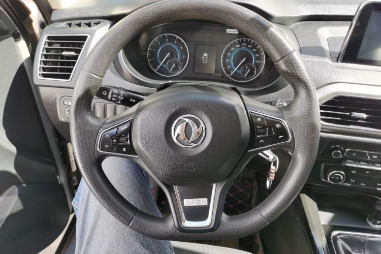 Used Dongfeng Fengon S560 2018 1.8L Manual Urban Model 7 Seats Steering Wheel