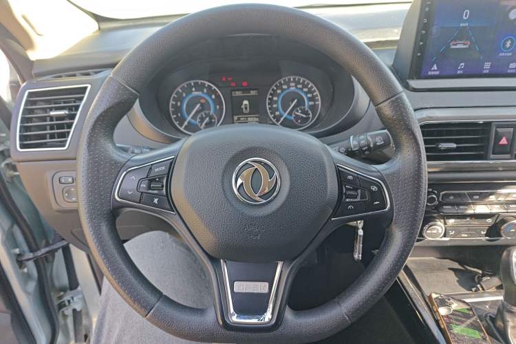 Used Dongfeng Fengon S560 2018 1.8L CVT Elite Model 5 Seats Steering Wheel
