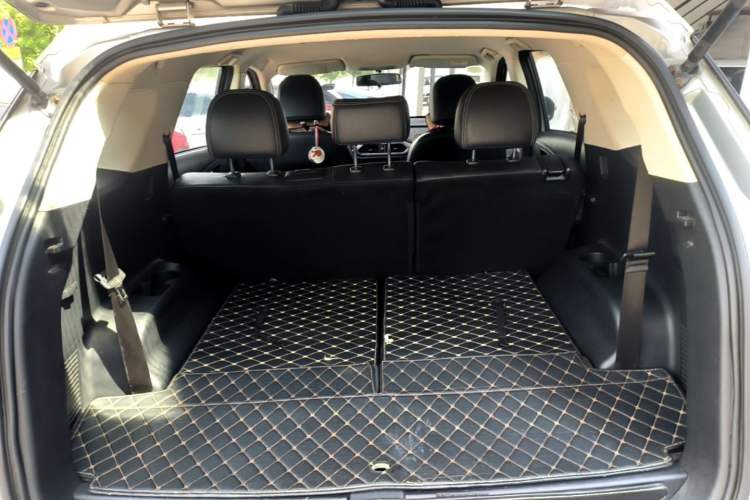 Used Dongfeng Fengon S560 2018 1.8L Manual Urban Model 7 Seats Trunk