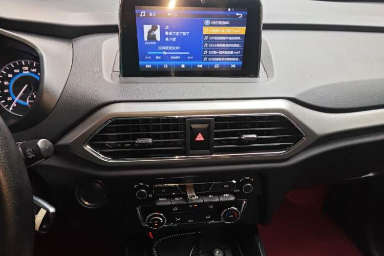 Used Dongfeng Fengon S560 2018 1.8L Manual Urban Model 7 Seats Audio And AC Panel