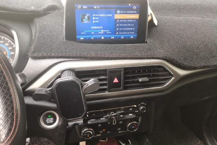 Used Dongfeng Fengon S560 2018 1.8L CVT Urban Model 7 Seats Audio And AC Panel