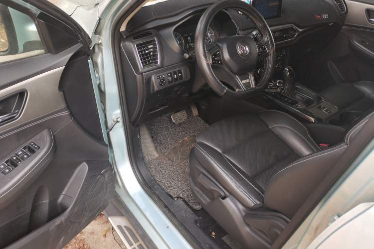 Used Dongfeng Fengon S560 2018 1.8L CVT Urban Model 7 Seats Driver Seat