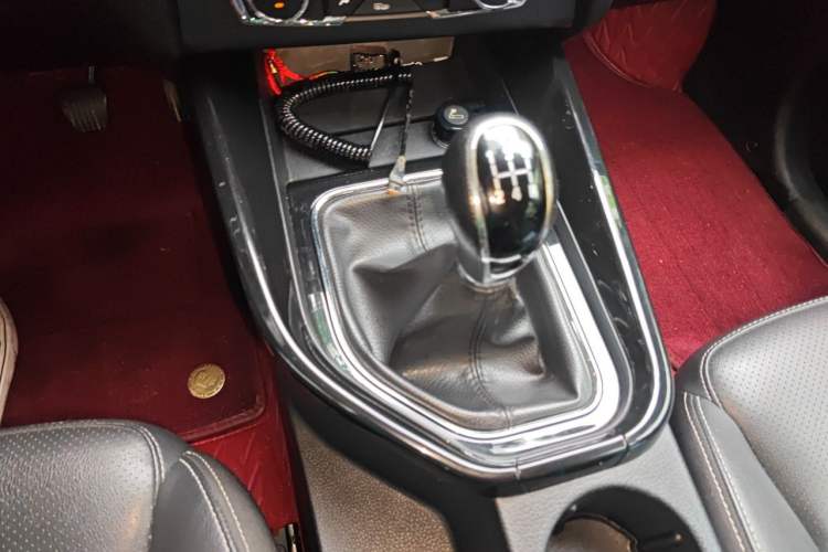 Used Dongfeng Fengon S560 2018 1.8L Manual Urban Model 7 Seats Gear Lever