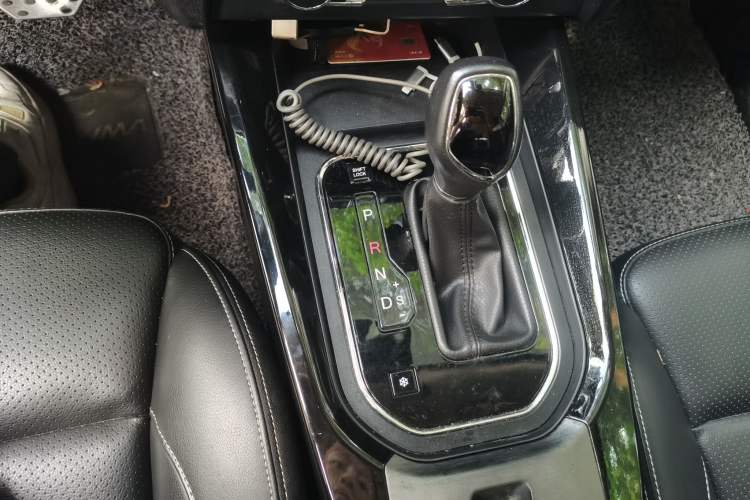 Used Dongfeng Fengon S560 2018 1.8L CVT Urban Model 7 Seats Gear Lever